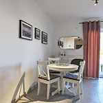 Mirror Reflection Apartman
