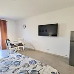 Apartman Mirror Reflection *