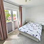 Apartman Mirror Reflection *