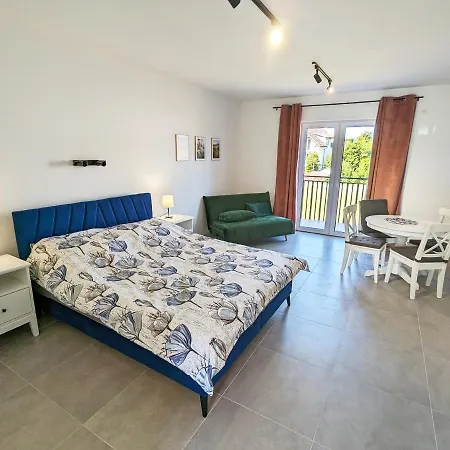 Mirror Reflection Apartment