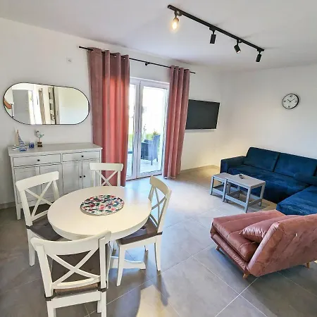 Mirror Reflection Sarbinowo