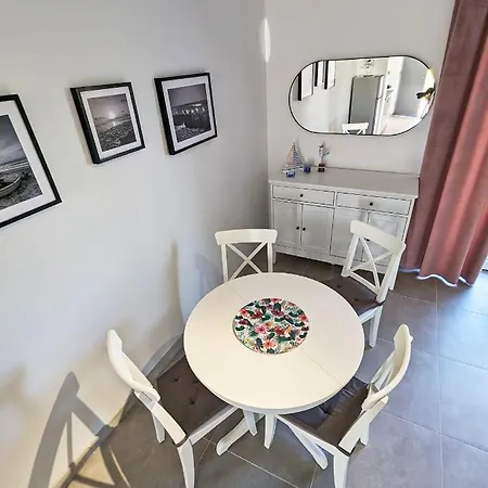 Mirror Reflection Apartment