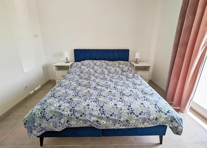 Mirror Reflection 아파트 *