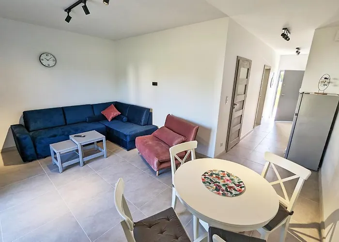 아파트 Mirror Reflection