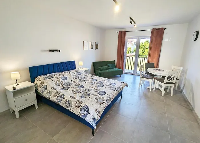 Mirror Reflection Apartament