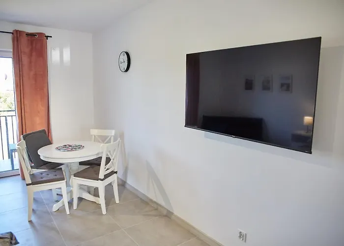 Mirror Reflection Apartament *