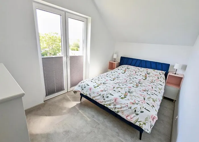 Mirror Reflection Apartament