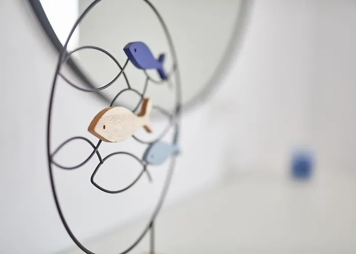 Apartament Mirror Reflection