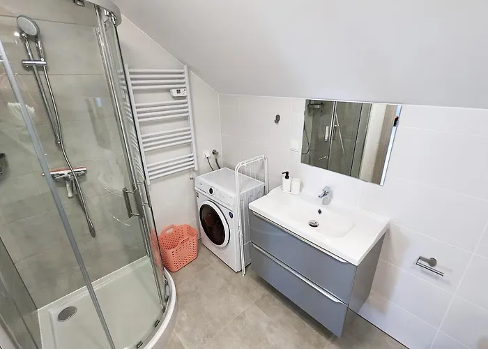 Apartament Mirror Reflection *