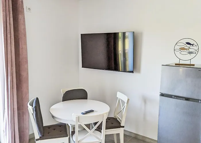 Mirror Reflection Apartament *